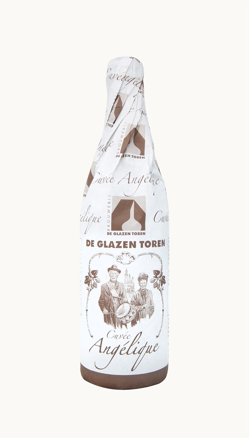 Una bottiglia di birra artigianale belga Cuvée Angélique del birrificio De Glazen Toren