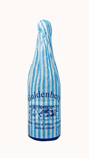 Una bottiglia di birra artigianale belga Guldenberg del birrificio De Ranke