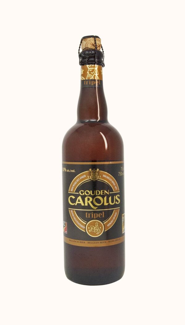 Una bottiglia di birra artigianale belga Gouden Carolus Tripel