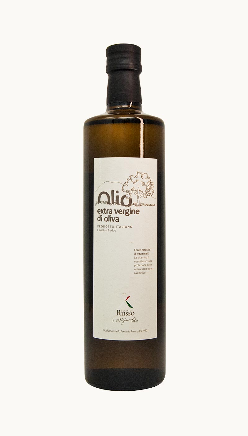 Una bottiglia di olio extravergine Frantoio dell'oleificio Russo