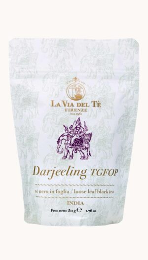 Un sacchetto da 50 grammi di tè nero in foglia Darjeeling TGFOP della Via del Tè di Firenze