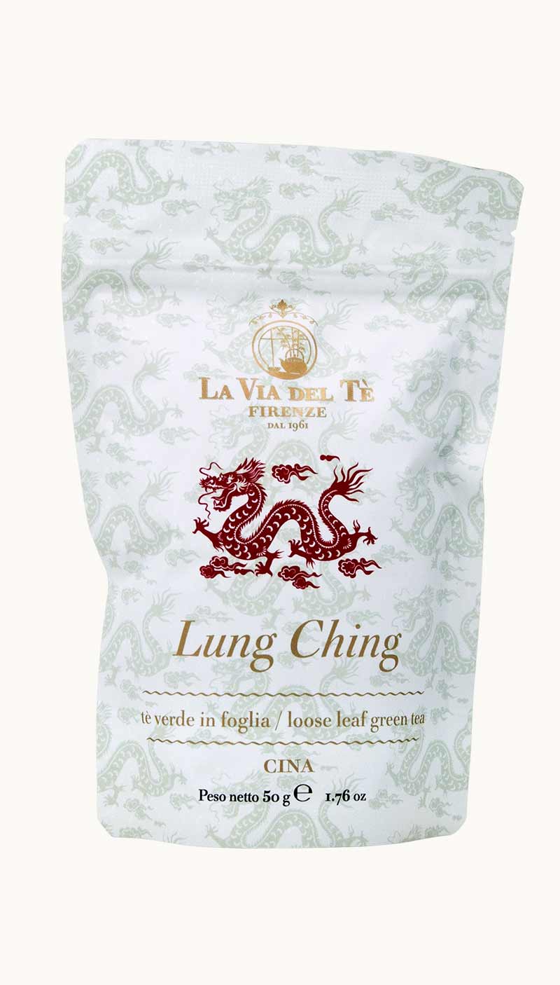 Un sacchetto da 50 grammi di tè verde in foglia Lung Ching della Via del Tè di Firenze
