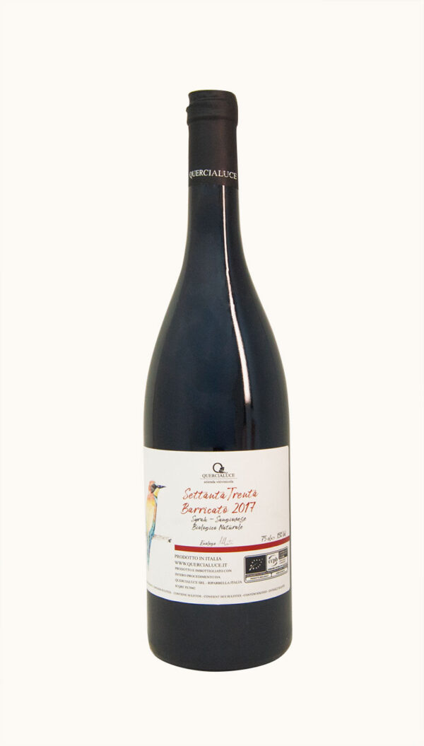 Una bottiglia di vino rosso SettantaTrenta barricato biologico della cantina Quercialuce