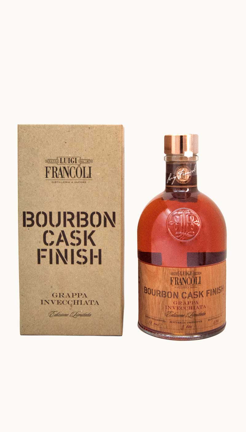 Una bottiglia di grappa invecchiata bourbon cask finish edizione limitata dell'azienda Luigi Francoli