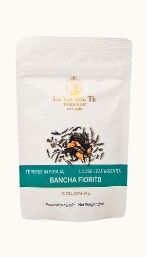 Un sacchetto da 45 grammi di tè verde in foglia Bancha fiorito della Via del Tè di Firenze