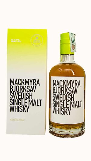 Una bottiglia di whisky single malt Björksav prodotto dalla distilleria Mackmyra