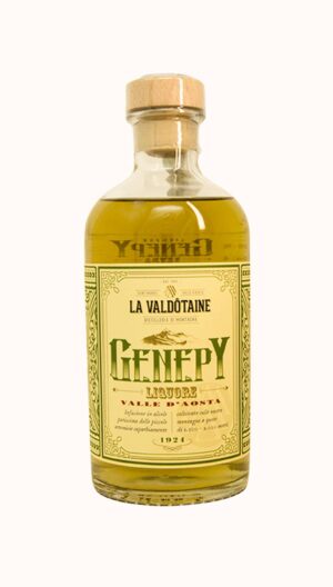 Una bottiglia di liquore Genepy Extra prodotto dalla distilleria La Valdotaine