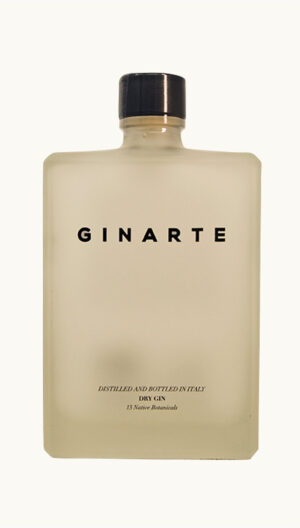 Una bottiglia di GinArte da 13 botaniche
